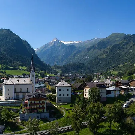 Pension Monika, Bed & Breakfast, Kitzsteinhorn Views Guest house Kaprun