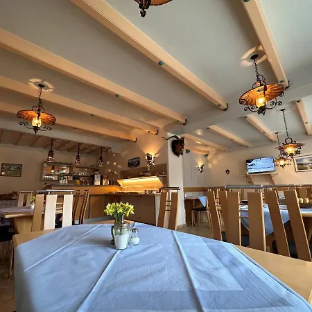 בית הארחה Pension Monika, Bed & Breakfast, Kitzsteinhorn Views