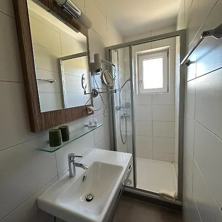 Casa de hóspedes Monika, Cozy B&b, Newly Renovated In 3*