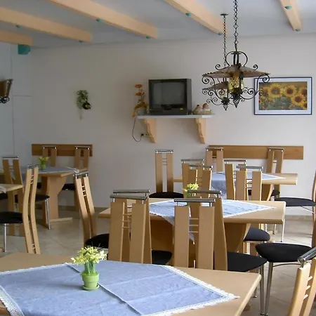Pension Monika, Bed & Breakfast, Kitzsteinhorn Views קפרון