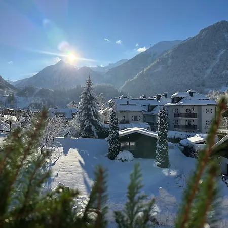 בית הארחה Pension Monika, Bed & Breakfast, Kitzsteinhorn Views
