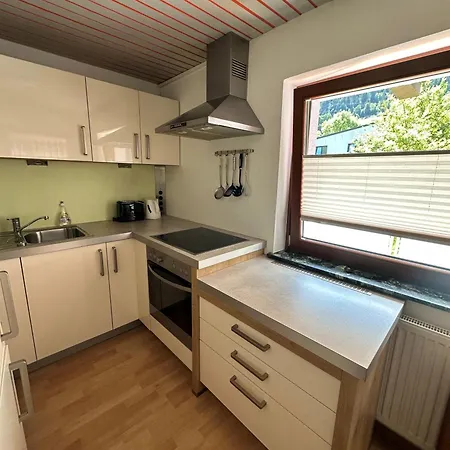 Pension Monika, Bed & Breakfast, Kitzsteinhorn Views בית הארחה קפרון