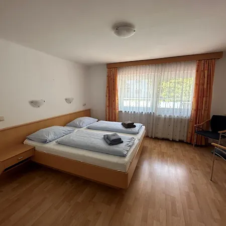 Pension Monika, Bed & Breakfast, Kitzsteinhorn Views בית הארחה 3*