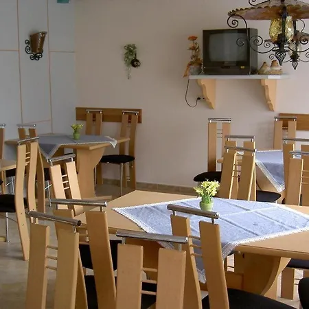 Pension Monika, Bed & Breakfast, Kitzsteinhorn Views 3* קפרון