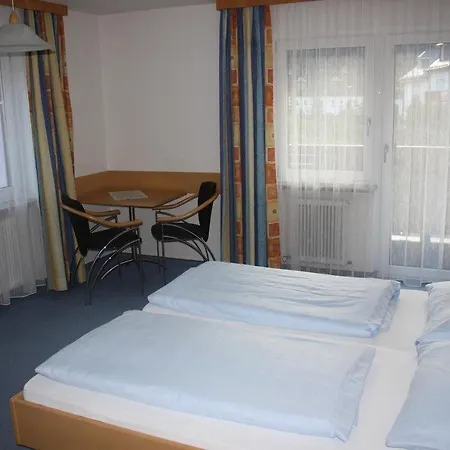 בית הארחה Pension Monika, Bed & Breakfast, Kitzsteinhorn Views