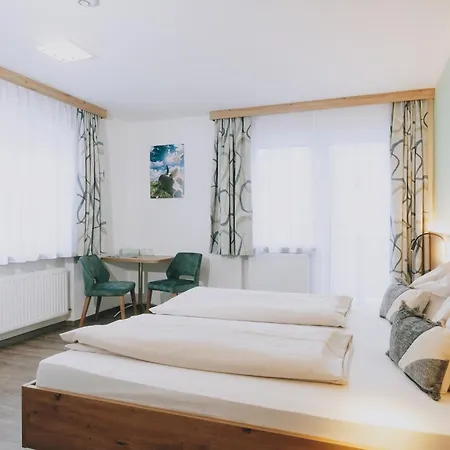 Pension Monika, Bed & Breakfast, Kitzsteinhorn Views 3*