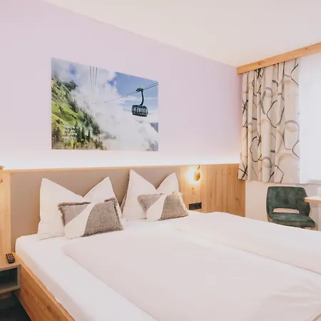 Pension Monika, Bed & Breakfast, Kitzsteinhorn Views 3*