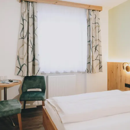 Pension Monika, Bed & Breakfast, Kitzsteinhorn Views בית הארחה קפרון