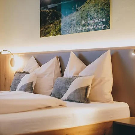 Pension Monika, Bed & Breakfast, Kitzsteinhorn Views קפרון