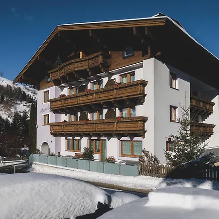 בית הארחה Pension Monika, Bed & Breakfast, Kitzsteinhorn Views קפרון