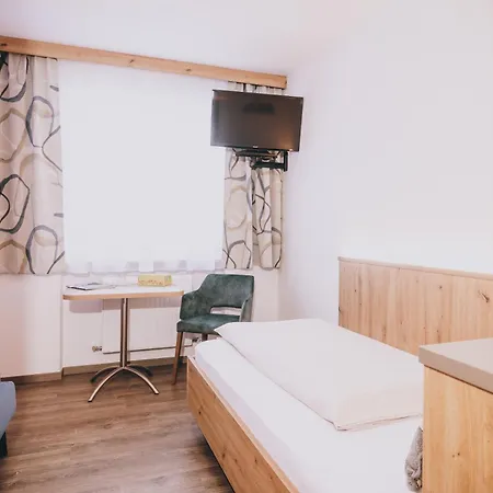 בית הארחה Pension Monika, Bed & Breakfast, Kitzsteinhorn Views 3*
