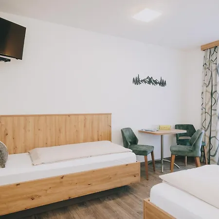 Pension Monika, Bed & Breakfast, Kitzsteinhorn Views 3*
