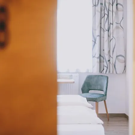 בית הארחה Pension Monika, Bed & Breakfast, Kitzsteinhorn Views 3*