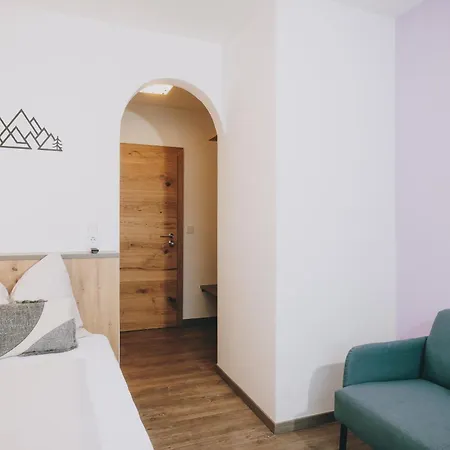 Pension Monika, Bed & Breakfast, Kitzsteinhorn Views 3*