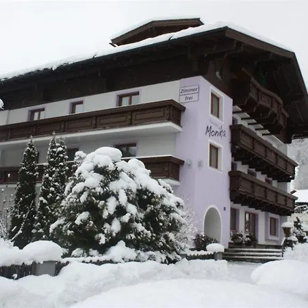בית הארחה Pension Monika, Bed & Breakfast, Kitzsteinhorn Views
