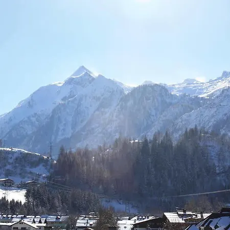 Pension Monika, Bed & Breakfast, Kitzsteinhorn Views קפרון