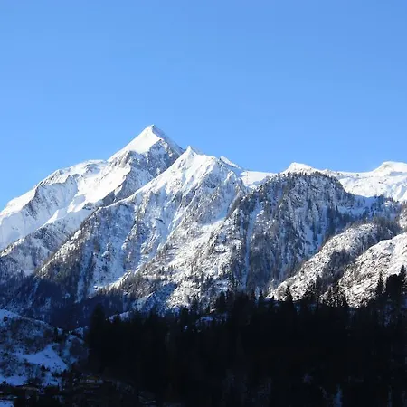 בית הארחה Pension Monika, Bed & Breakfast, Kitzsteinhorn Views