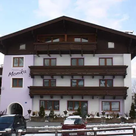 בית הארחה Pension Monika, Bed & Breakfast, Kitzsteinhorn Views 3*