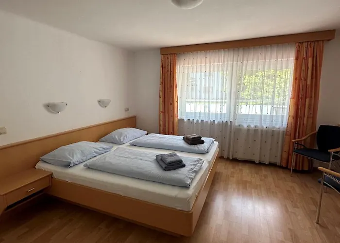 Monika, Summercard Included Gasthuis 3*