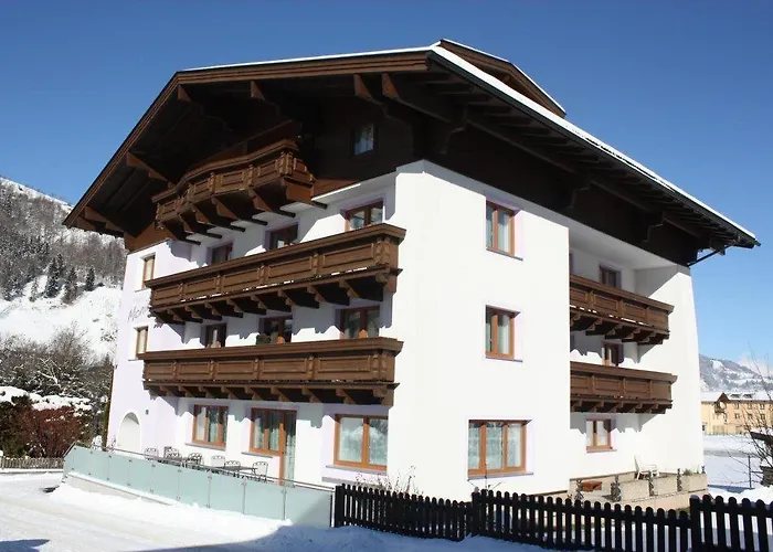 Pensión Monika, Summercard Included