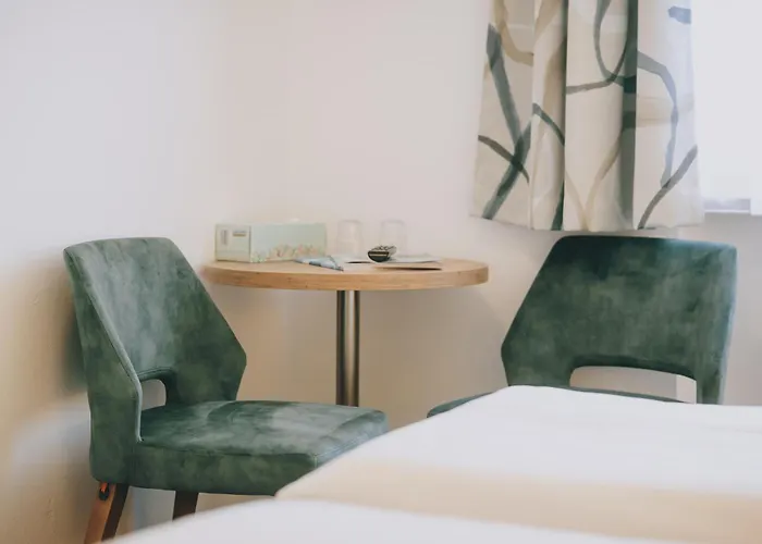 Monika, Summercard Included Gasthuis 3*