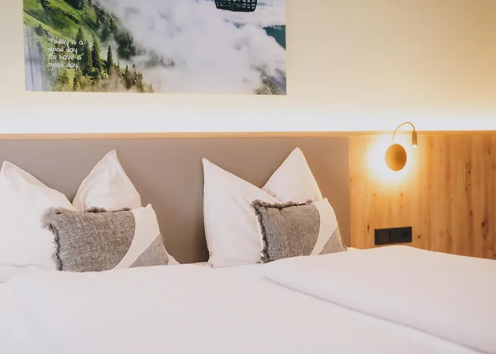 Monika, Summercard Included Gasthuis 3*