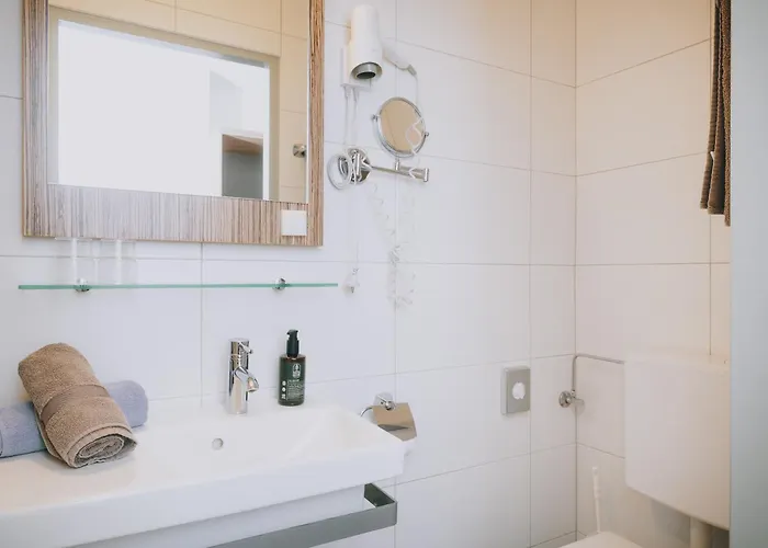 Gasthuis Monika, Summercard Included